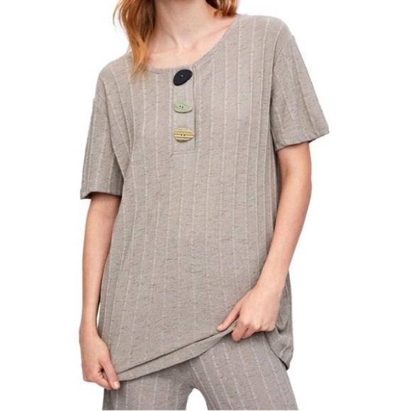 Zara Ribbed Oversized Button Tee - Picture 1 of 4